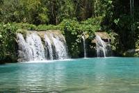 The Cambugahay Waterfall on Siquijor impresses by its clearness and freshness